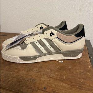 Adidas Rivalry 86 Low off-white